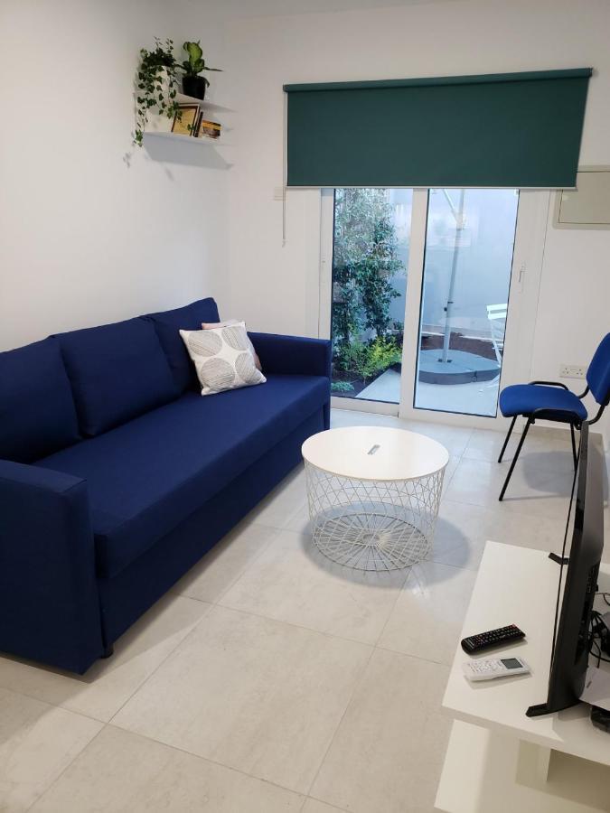 Modern & Cozy Studio W/ Backyard Near City Center 利马索尔 外观 照片