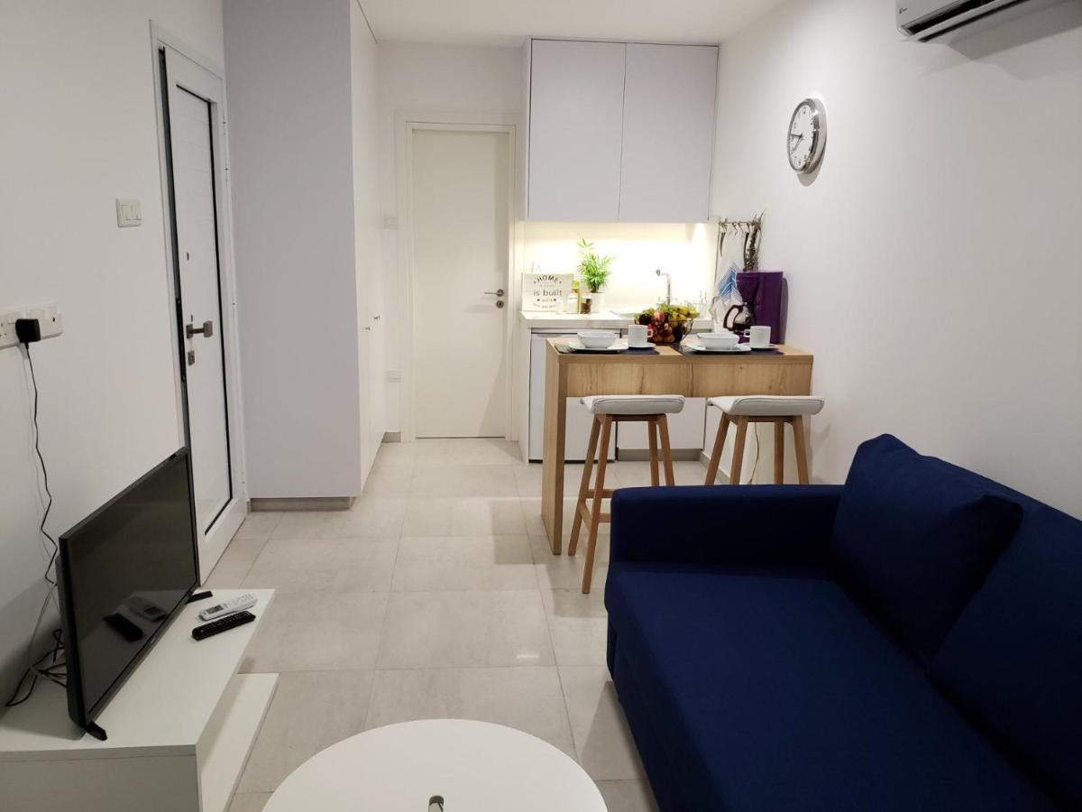Modern & Cozy Studio W/ Backyard Near City Center 利马索尔 外观 照片