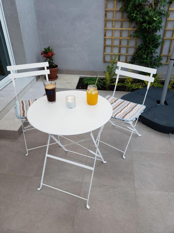Modern & Cozy Studio W/ Backyard Near City Center 利马索尔 外观 照片